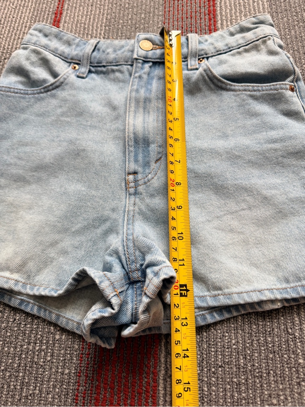 H&M &DENIM Light Wash High-Waisted Vintage Denim Mom Shorts Size 2 - Picture 6 of 7